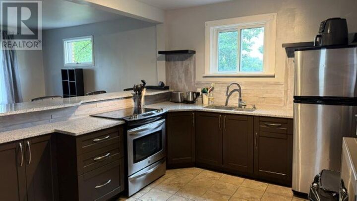 Property Photo:  700 Francis St  ON P7E 4E1 