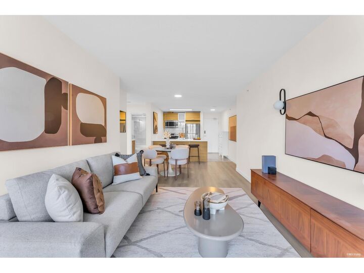 9981 Whalley Boulevard 209 — photo 1