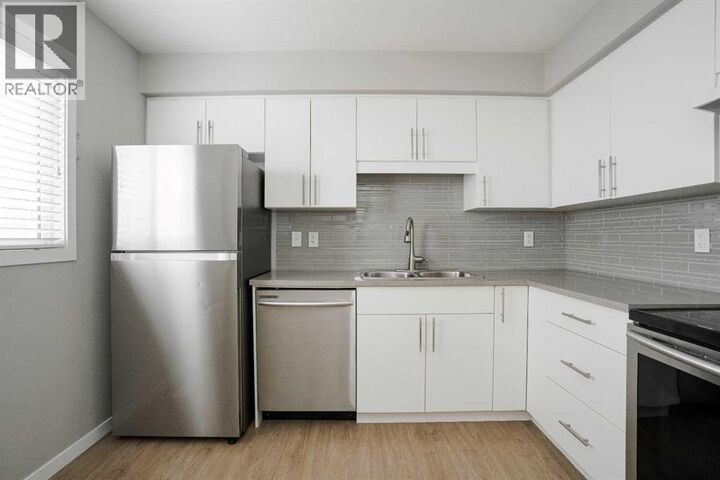Property Photo: 711 Beacon Hill Drive AB T9H 3R5