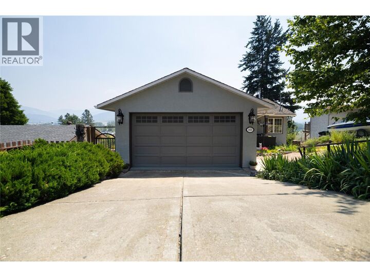Property Photo: 1855 Grandview Avenue BC V0E 2G0