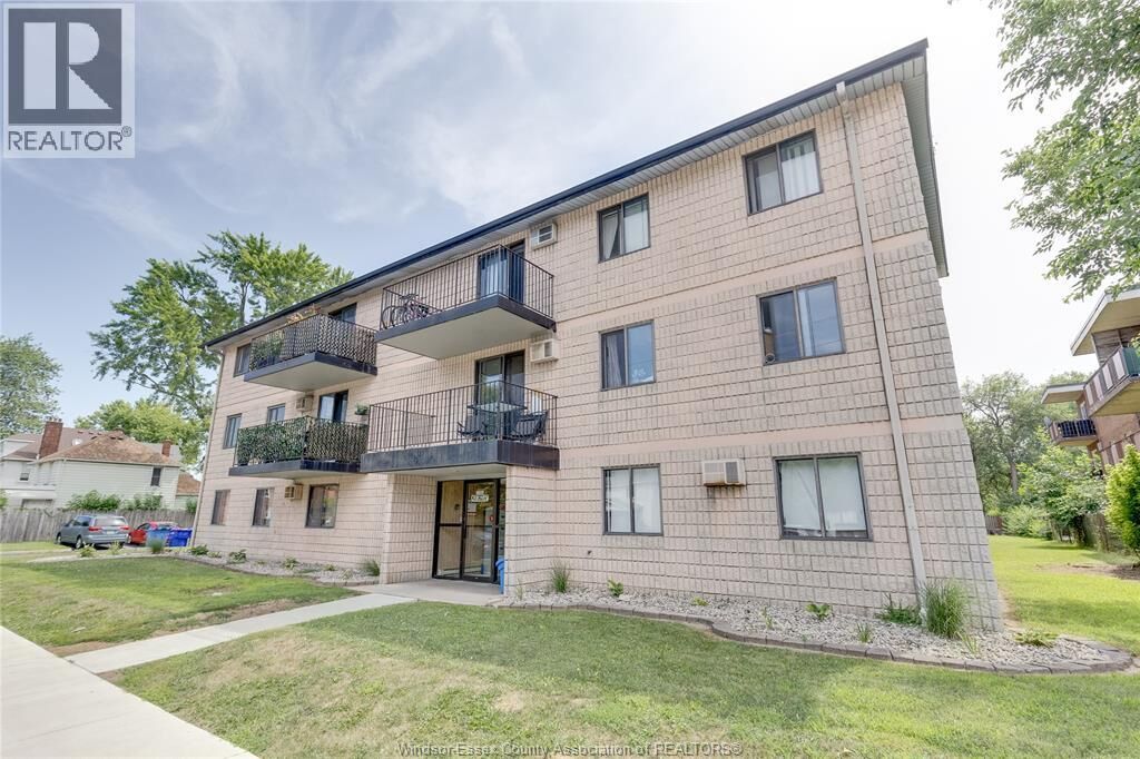 Property Photo:  3355 Sandwich Street 104  ON N9C 1B2 