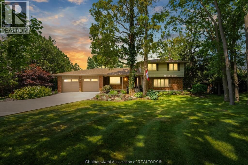 Property Photo:  9133 Woodland Crescent  ON N7M 6J8 