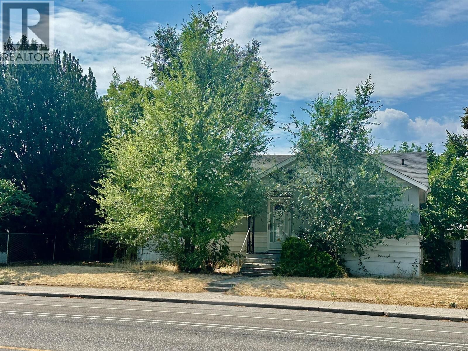 Property Photo: 2038 Richter Street BC V1Y 2N5
