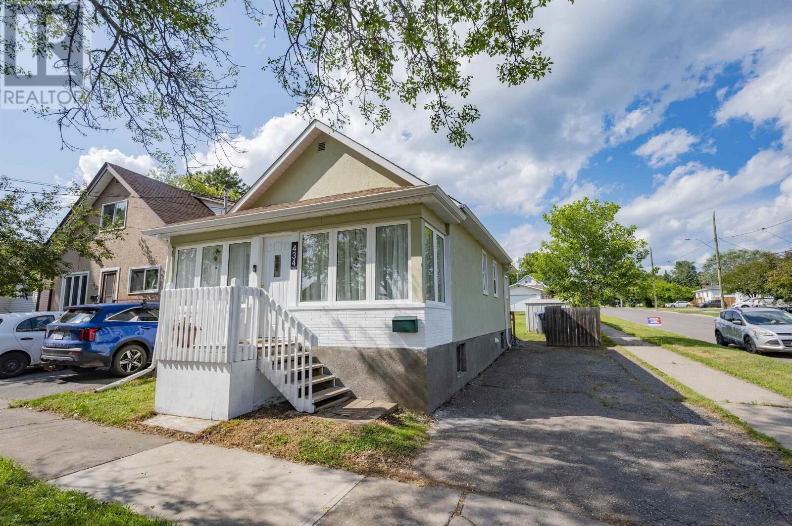 Property Photo:  434 Queen Street  ON P7B 2K6 