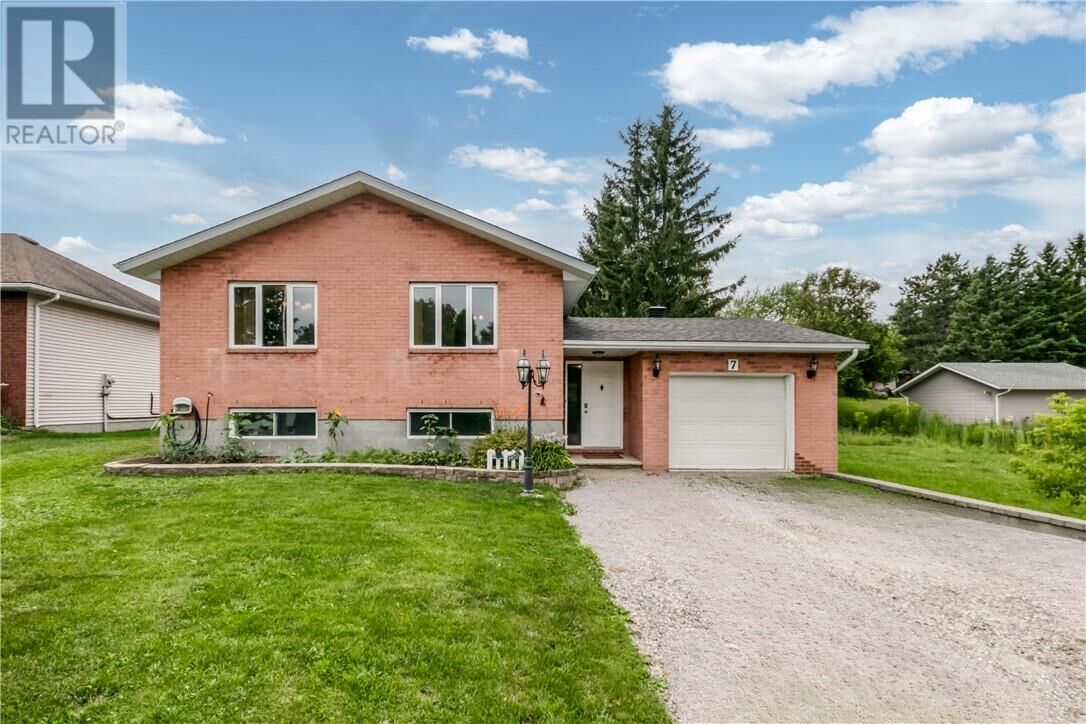 Property Photo:  7 Patricia Street  ON P3Y 1A9 