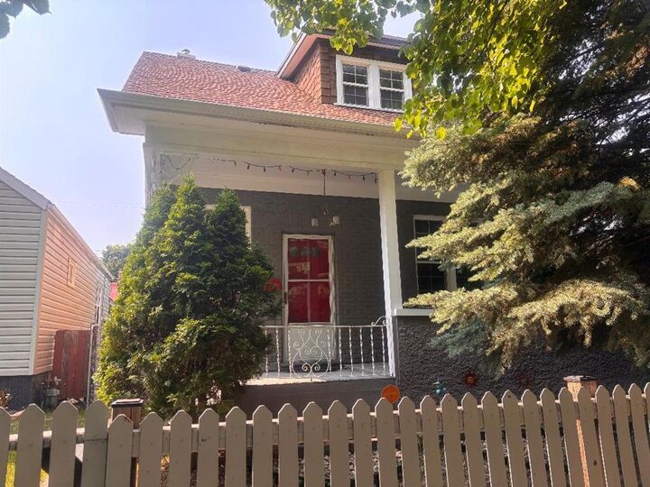 Property Photo: 432 Parr Street MB R2W 5E9