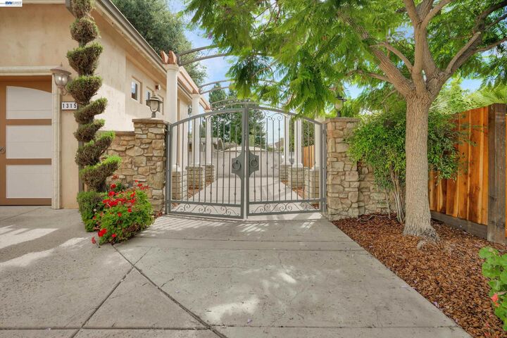 Property Photo:  1315 Skelton Ave  CA 94536 