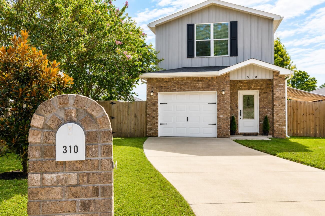 Property Photo: 310 Hilburn Place FL 32504