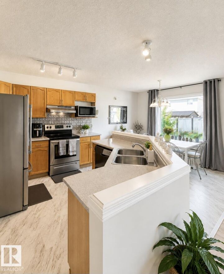 Property Photo: 3236 27 Avenue NW AB T6T 1P8