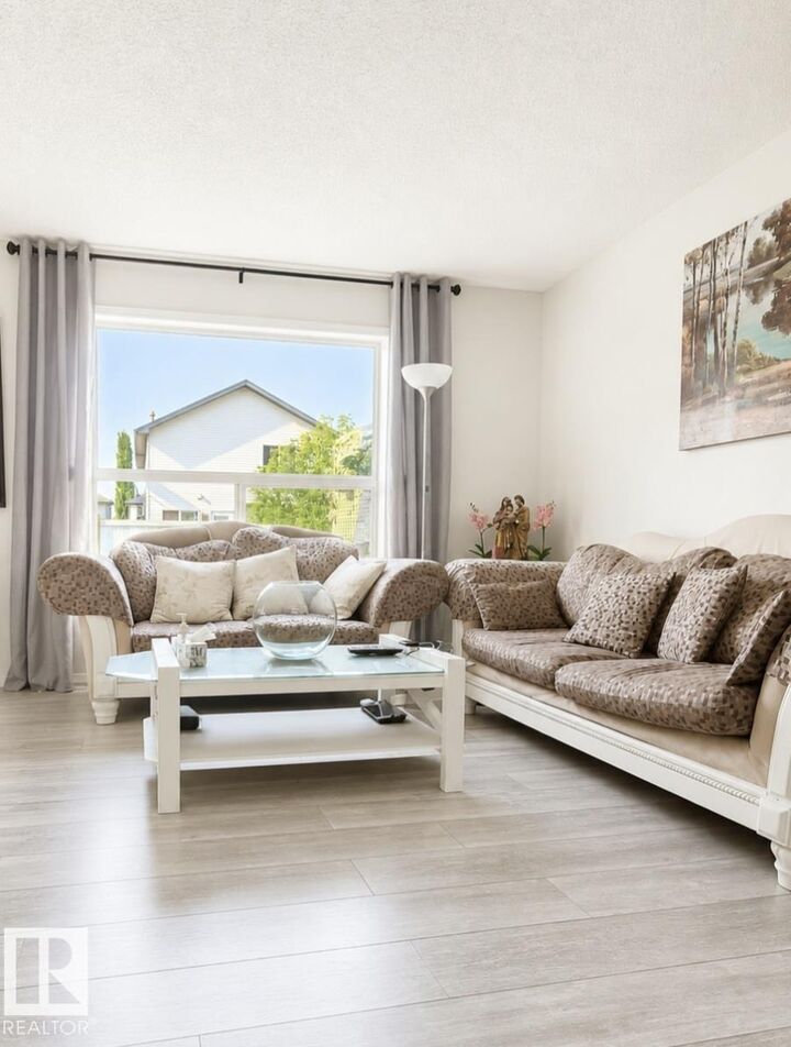 Property Photo:  3236 27 Avenue NW  AB T6T 1P8 