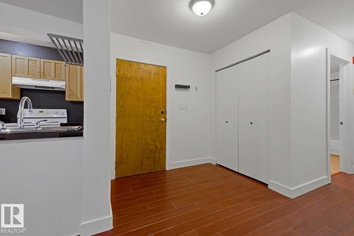 Property Photo:  9955 114 Street NW 3  AB T5K 1P7 