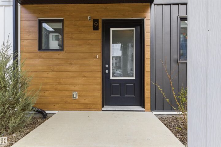 Property Photo:  850 Secord Boulevard NW  AB T5T 7R9 
