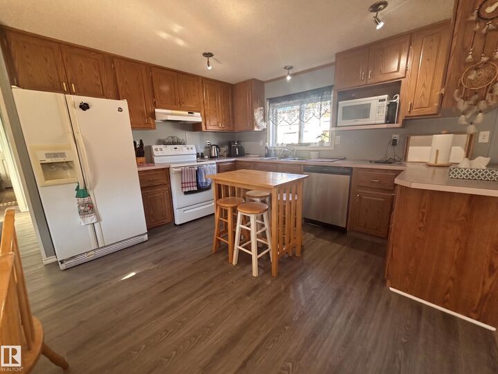 Property Photo:  20 Sunset Boulevard  AB T7X 3J1 