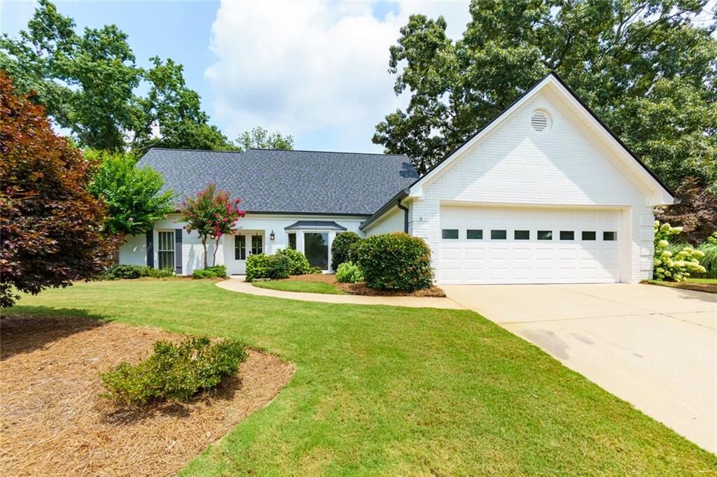 Property Photo:  410 Singletree Trace  GA 30004 