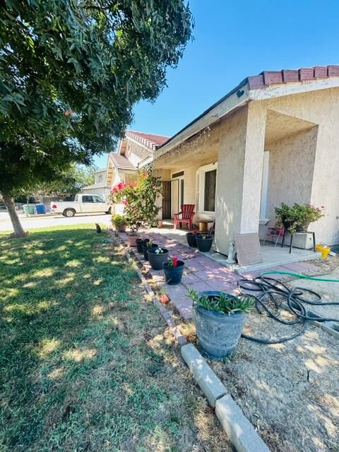 Property Photo: 22332 2nd Ct CA 93660