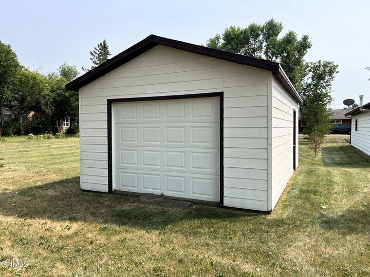Property Photo: 612 Bismarck Avenue ND 58579