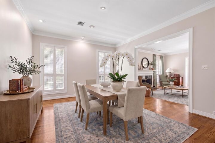 Property Photo: 1721 Nantucket Drive 2 TX 77057