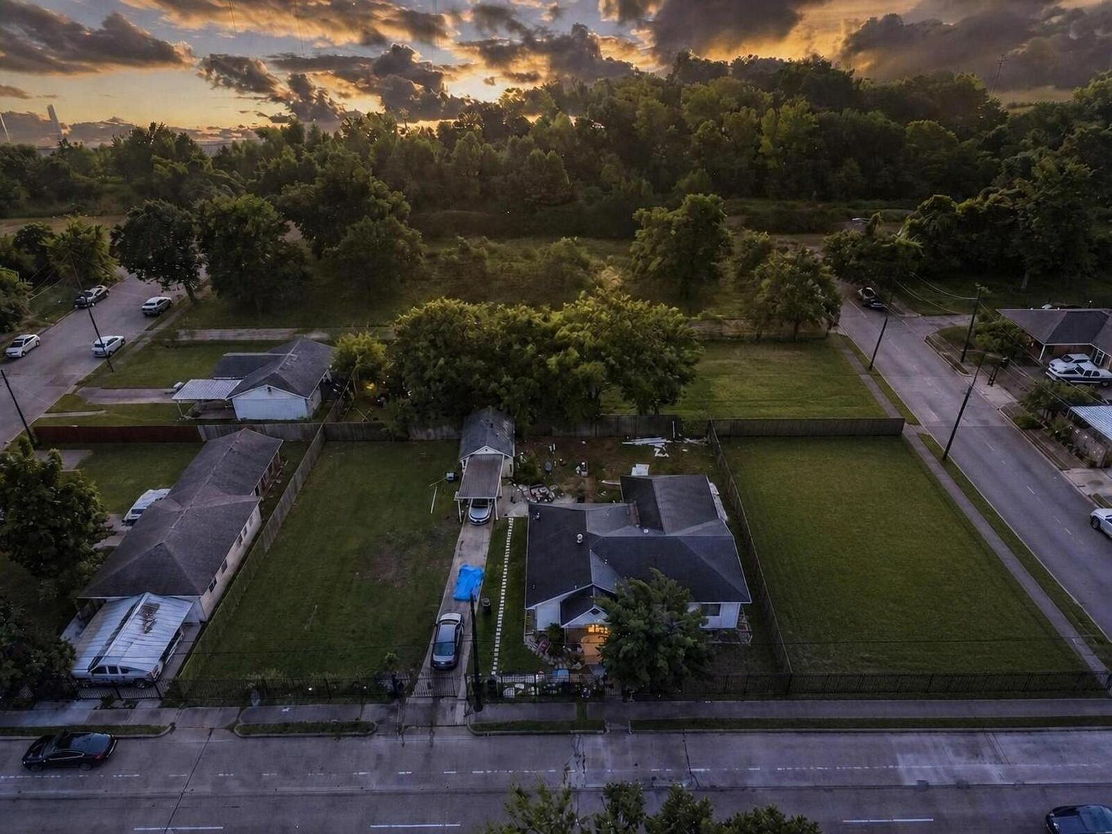 Property Photo: 5604 Elysian Street TX 77009