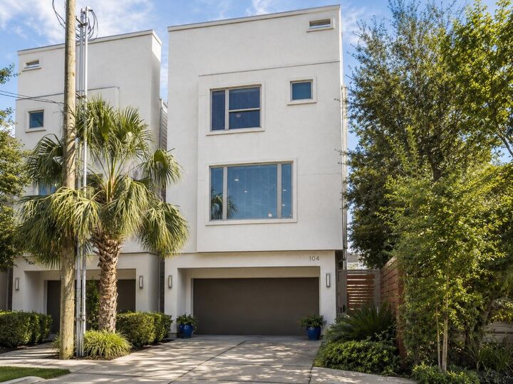 Property Photo:  104 Arnold Street  TX 77007 