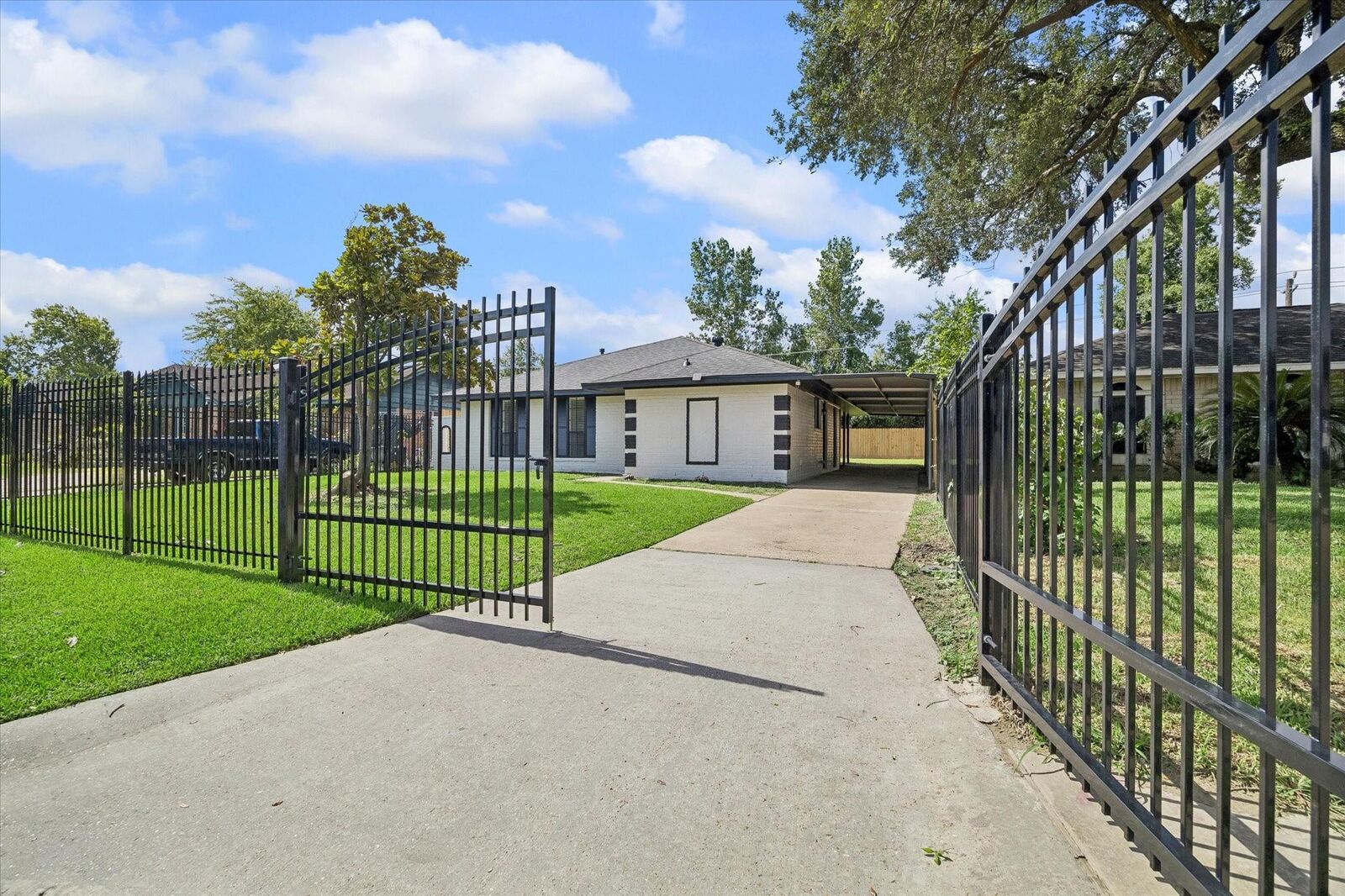 Property Photo:  6702 Leedale Street  TX 77016 