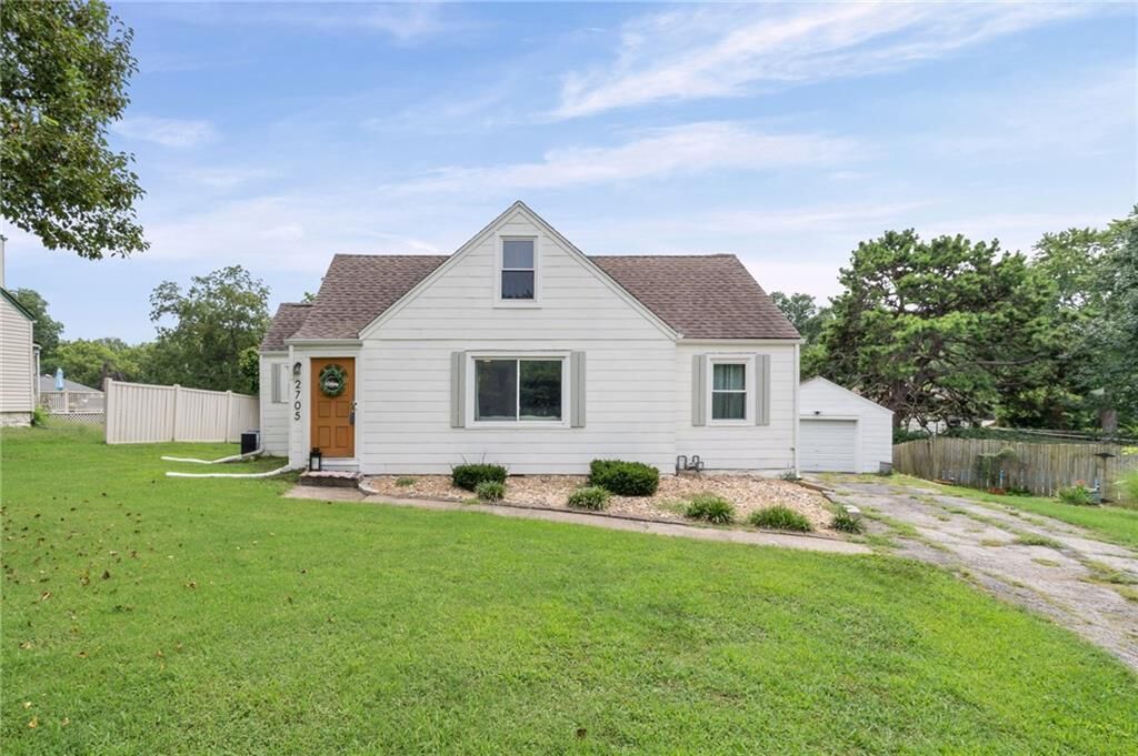 Property Photo:  2705 Beverly Circle  MO 64052 