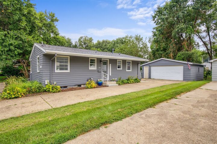 Property Photo: 2804 Vine Street IA 50265