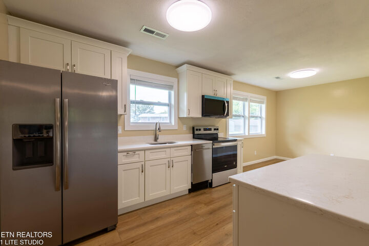 Property Photo:  1658 Laurans Ave  TN 37915 