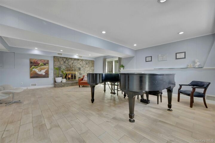 Property Photo:  14 Russell Place  NY 10522 