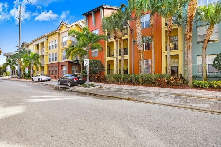 Property Photo:  2440 W Horatio Street 1012  FL 33609 