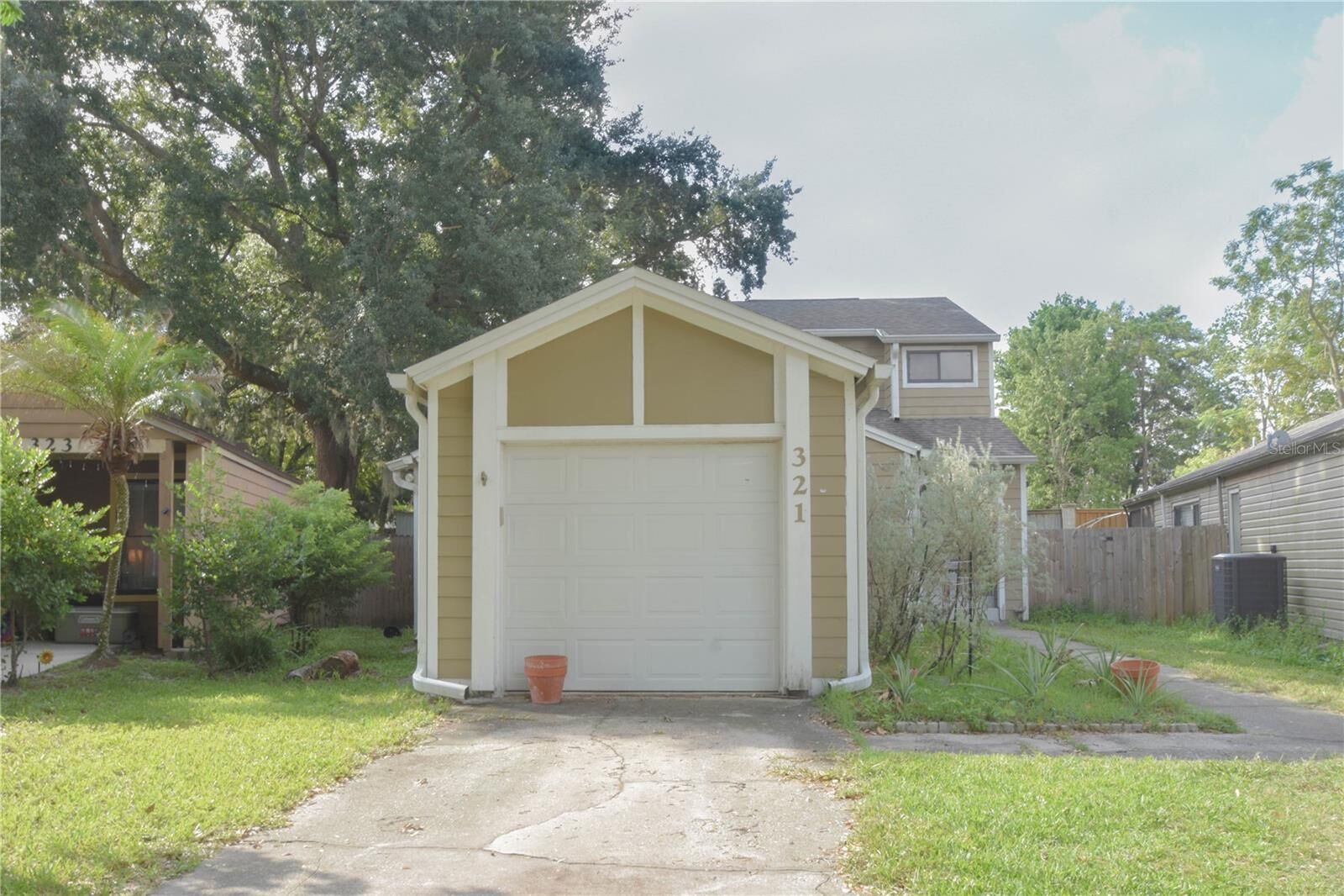 Property Photo:  321 Kirkcaldy Drive  FL 32708 