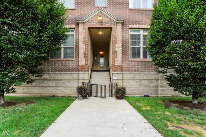 Property Photo:  450 E Ohio Street Apt 310  IN 46204 