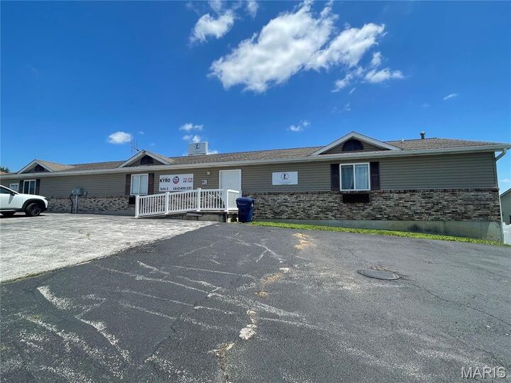 Property Photo: 120 E Avenue Apt A MO 63389