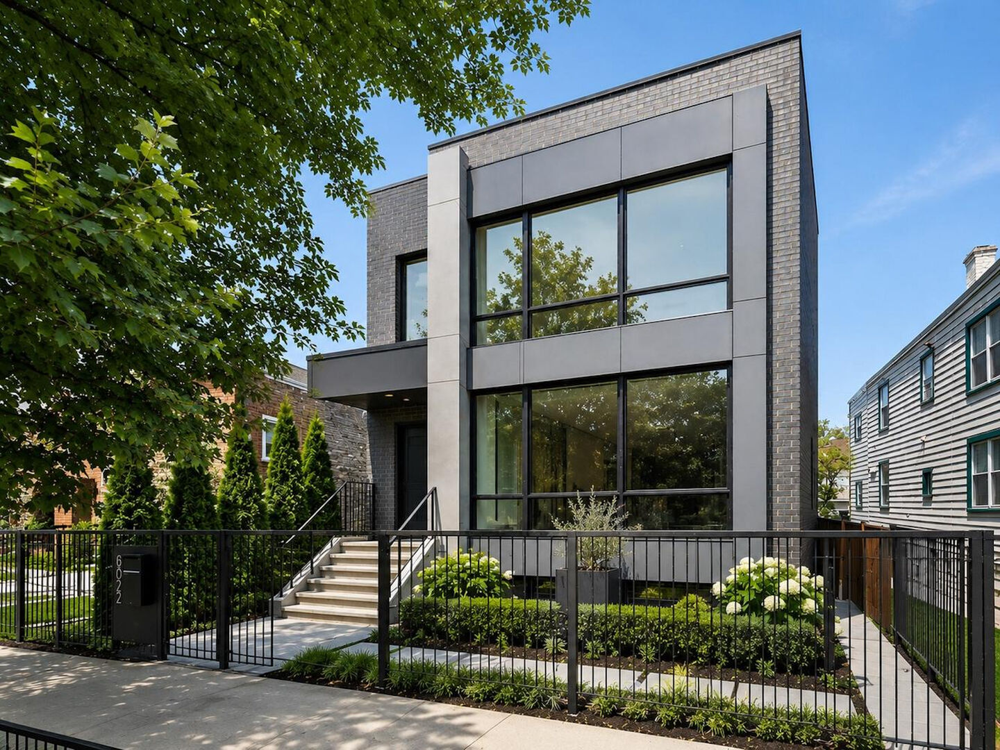 Property Photo: 2022 W Moffat Street IL 60647