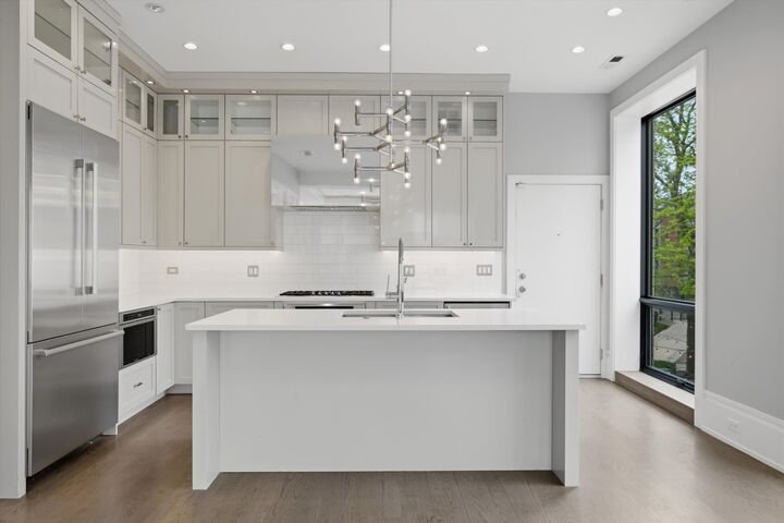 Property Photo: 1258 N Milwaukee Avenue 2N IL 60622
