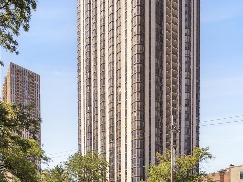 Property Photo: 1730 N Clark Street 101 IL 60614