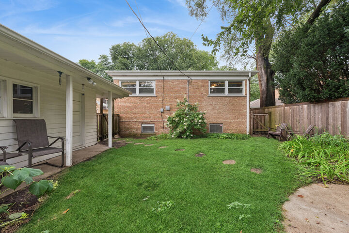 Property Photo: 1619 Seward Street IL 60202