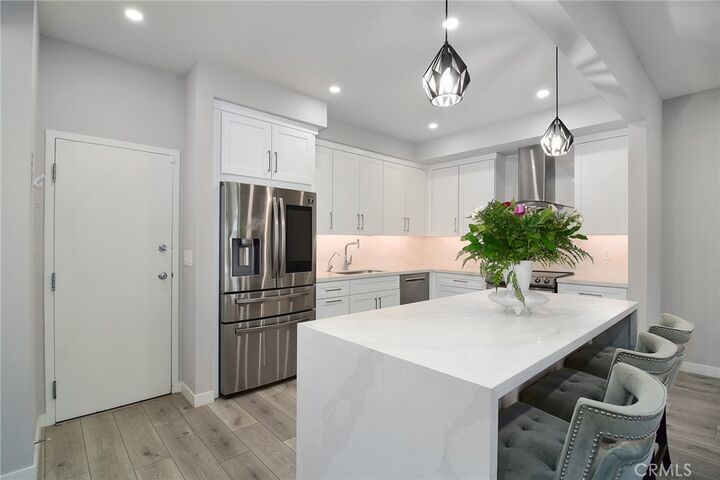 Property Photo:  5216 Yarmouth Avenue  CA 91316 