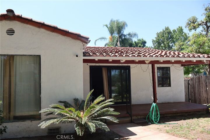 Property Photo:  825 S Bluff  CA 90640 