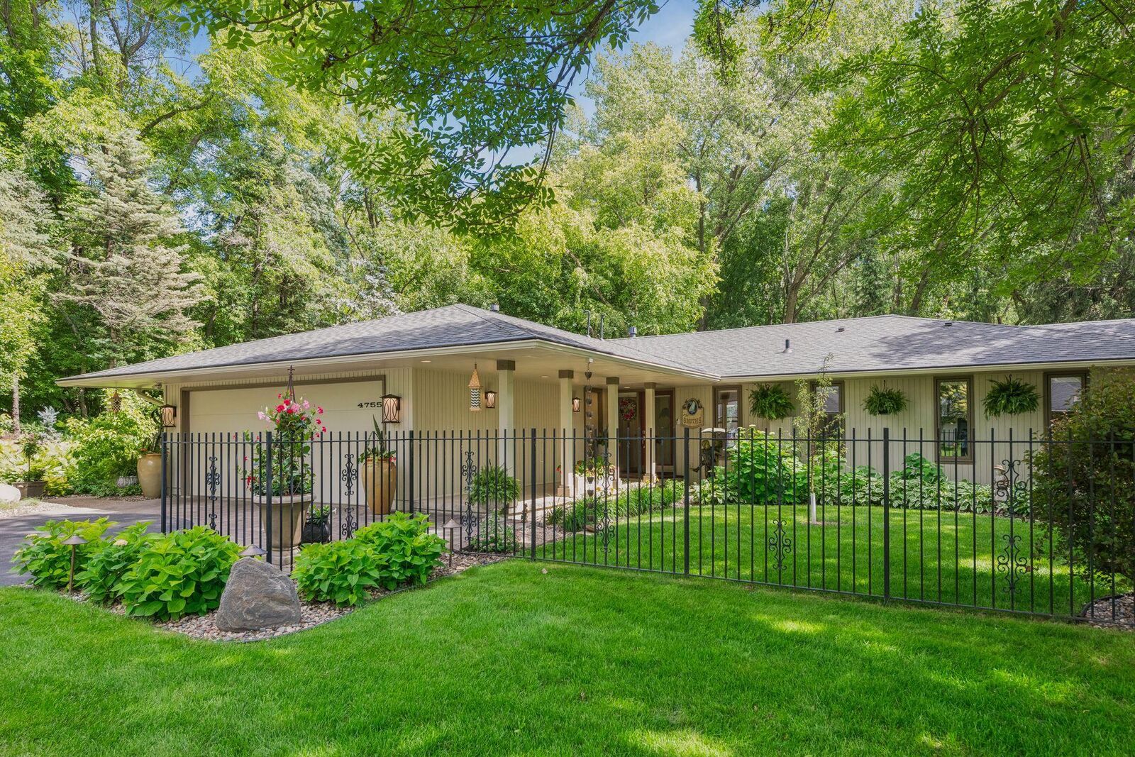 Property Photo:  4755 Regents Walk  MN 55331 