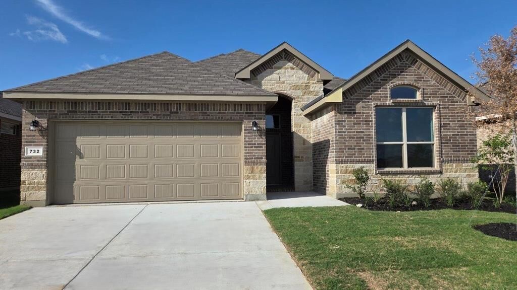 Property Photo: 732 Rubicon Road TX 76247
