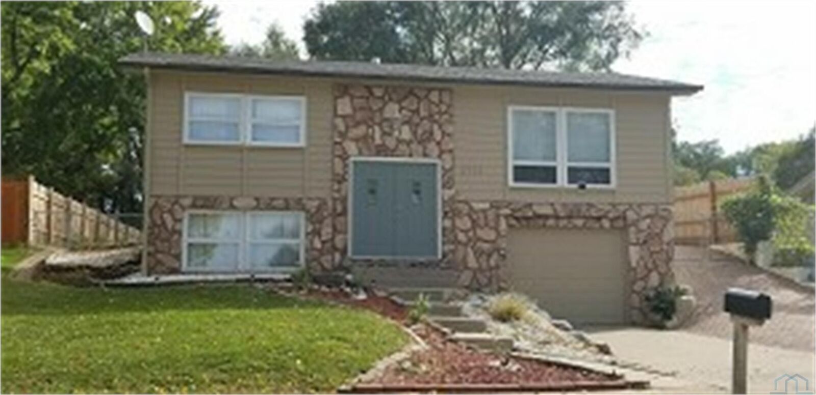 Property Photo:  2716 S Helen  IA 51106 