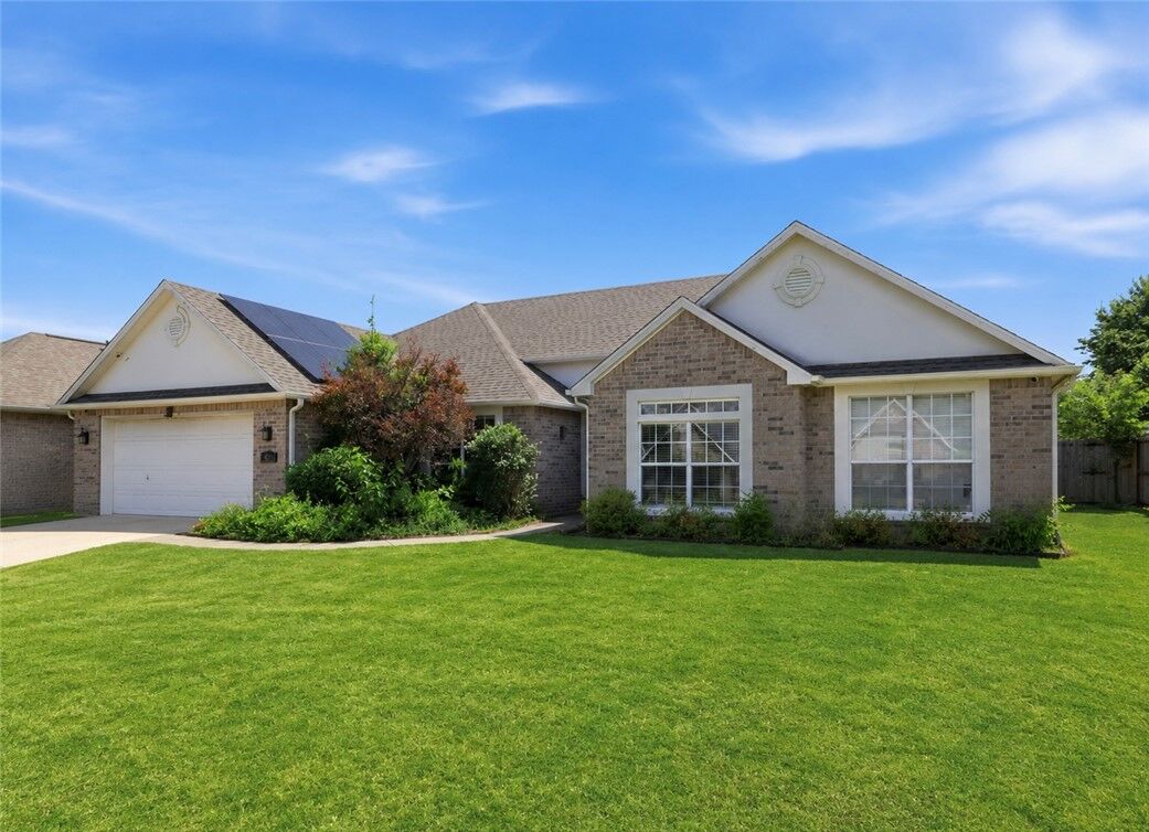 Property Photo:  907 Quail Terrace  AR 72756 