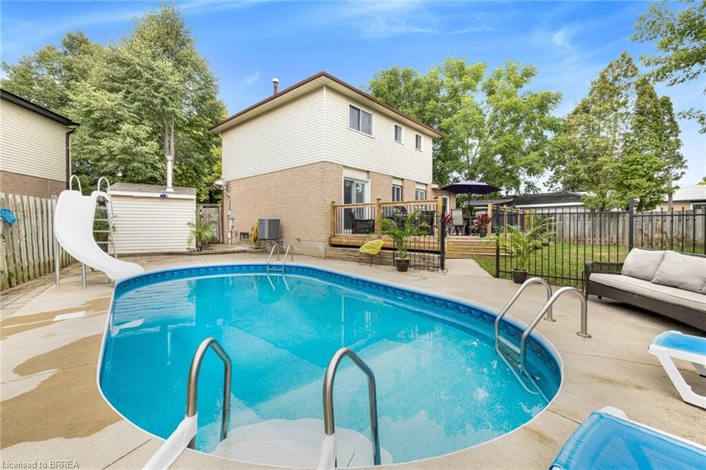 Property Photo:  37 Rose Court  ON N3L 3T9 