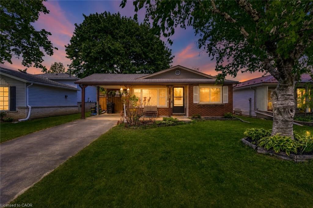 Property Photo: 98 Belwood Crescent ON N2C 1Z3