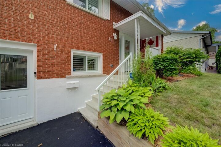 Property Photo: 21 Kelly Drive ON N2M 1V7