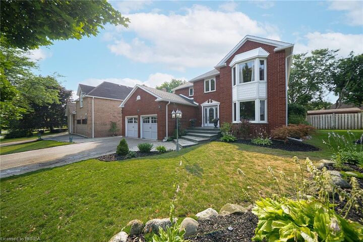 Property Photo: 42 Muirhead Crescent ON N3R 7S5