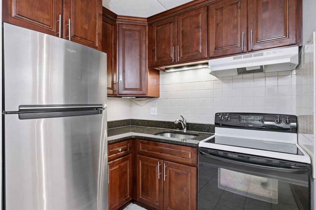 Property Photo: 43-51 Albion St B9 MA 02176
