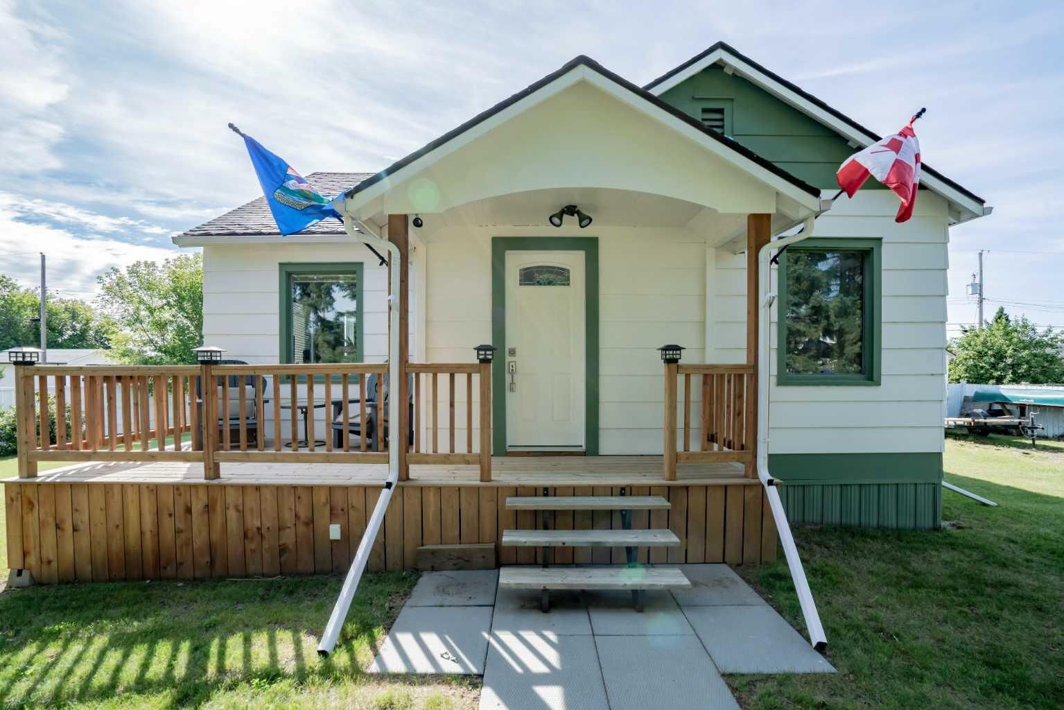 Property Photo:  4903 53 Ave  AB T0H 1W0 