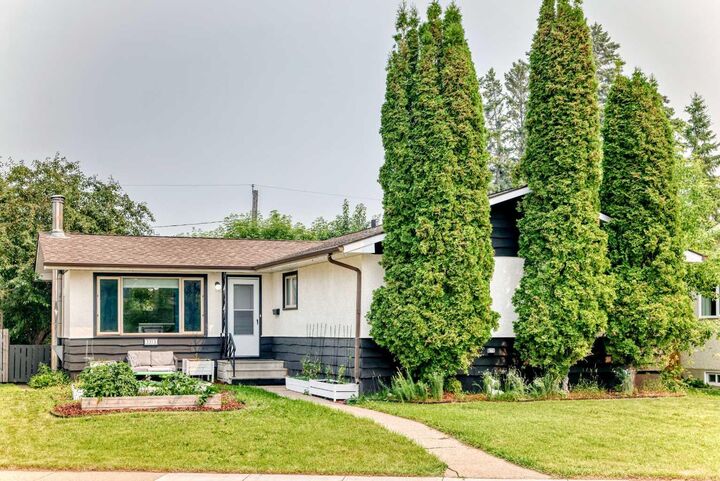 Property Photo: 3313 42A Avenue Close AB T4N 3A5