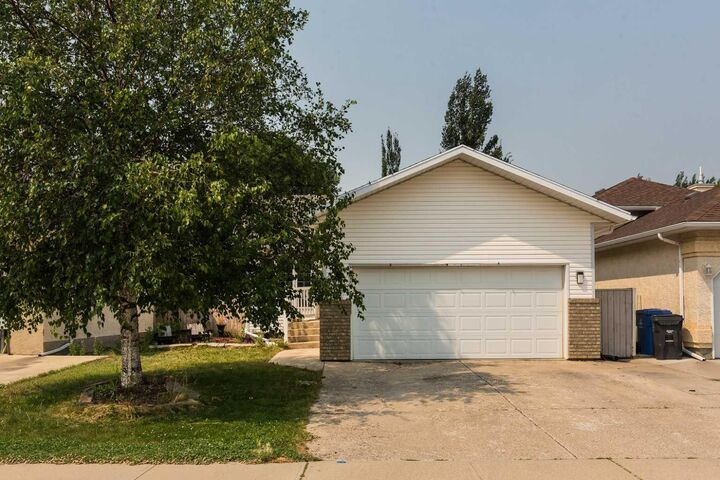 Property Photo: 14 Heritage Road W AB T1K 6T8